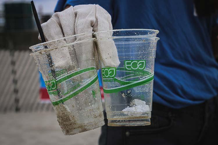 5 Cara Mengurangi Sampah Plastik Di Lingkungan Kantor