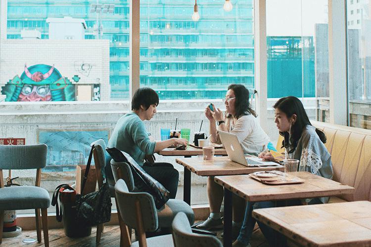 Tips Nyaman Menggunakan WiFi Publik di Kafe
